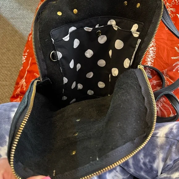 Gucci Black Leather Backpack with Monogram Stripe - Picture 3 of 9